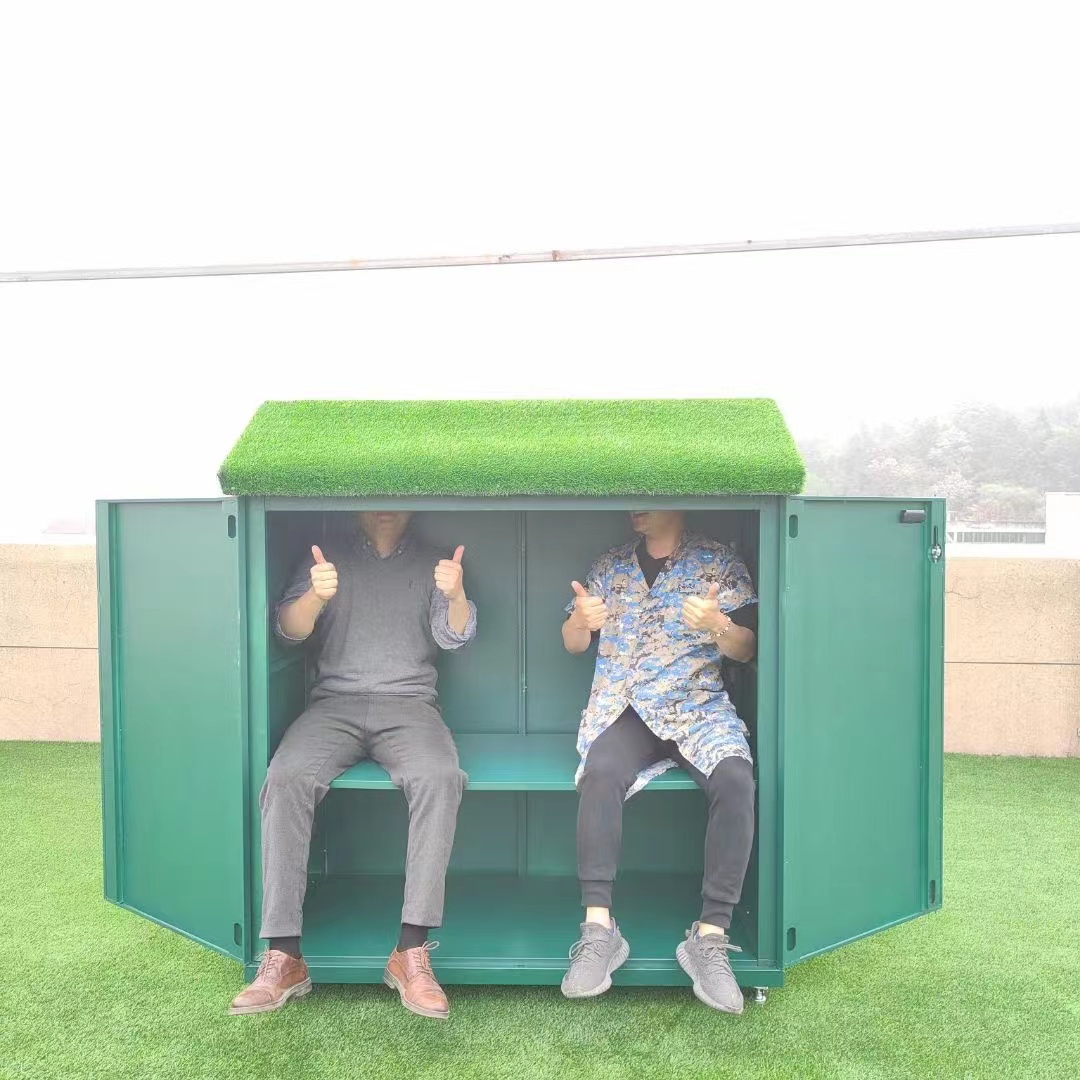 Kindergarten outdoor graffiti  - Sports Equipment Locker recension och pris